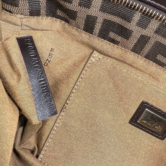 Fendi purse - Picture 7 of 17